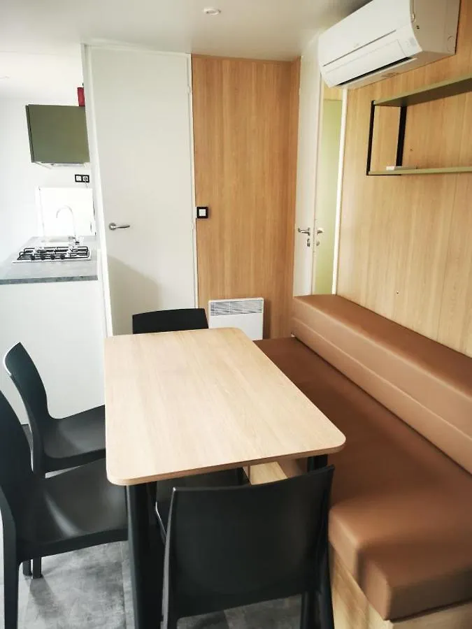 Mobilhomme 8 personnes camping l ile d or saint raphael 0*, Saint-Raphaël France