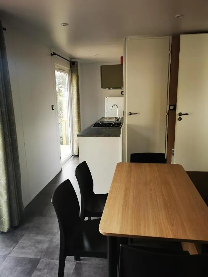 Mobilhomme 8 personnes camping l ile d or saint raphael 0*, Saint-Raphaël France